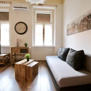 Standard By Hi5 - Nyugati Square Апартаменты